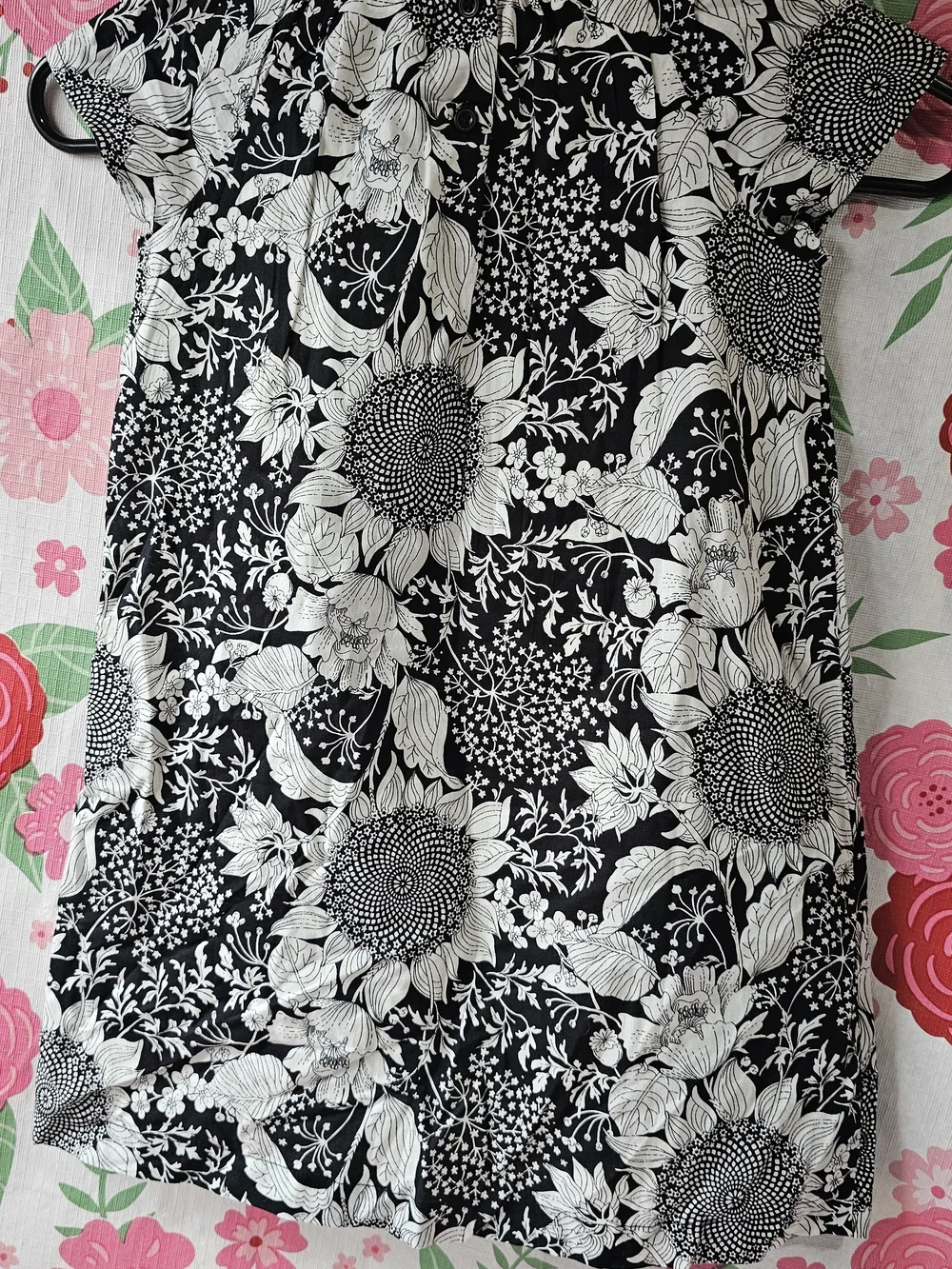 GAP Black & White Floral Print Women’s Top
